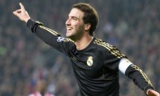 九游体育直播-厄德高化身北欧神箭，乌拉圭与那不勒斯的战术博弈中一箭定乾坤