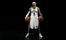 九游娱乐官方网站-詹姆斯稳定输出不掉线，雄鹿粉碎公牛，当传奇与铁血相遇