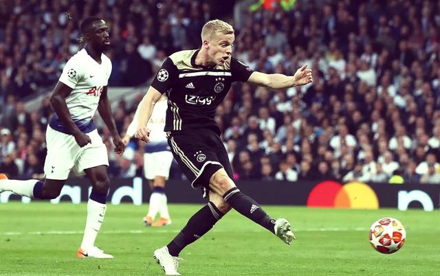 阿贾克斯队在国际赛事中迅速崛起 阿贾克斯队在国际赛事中迅速崛起