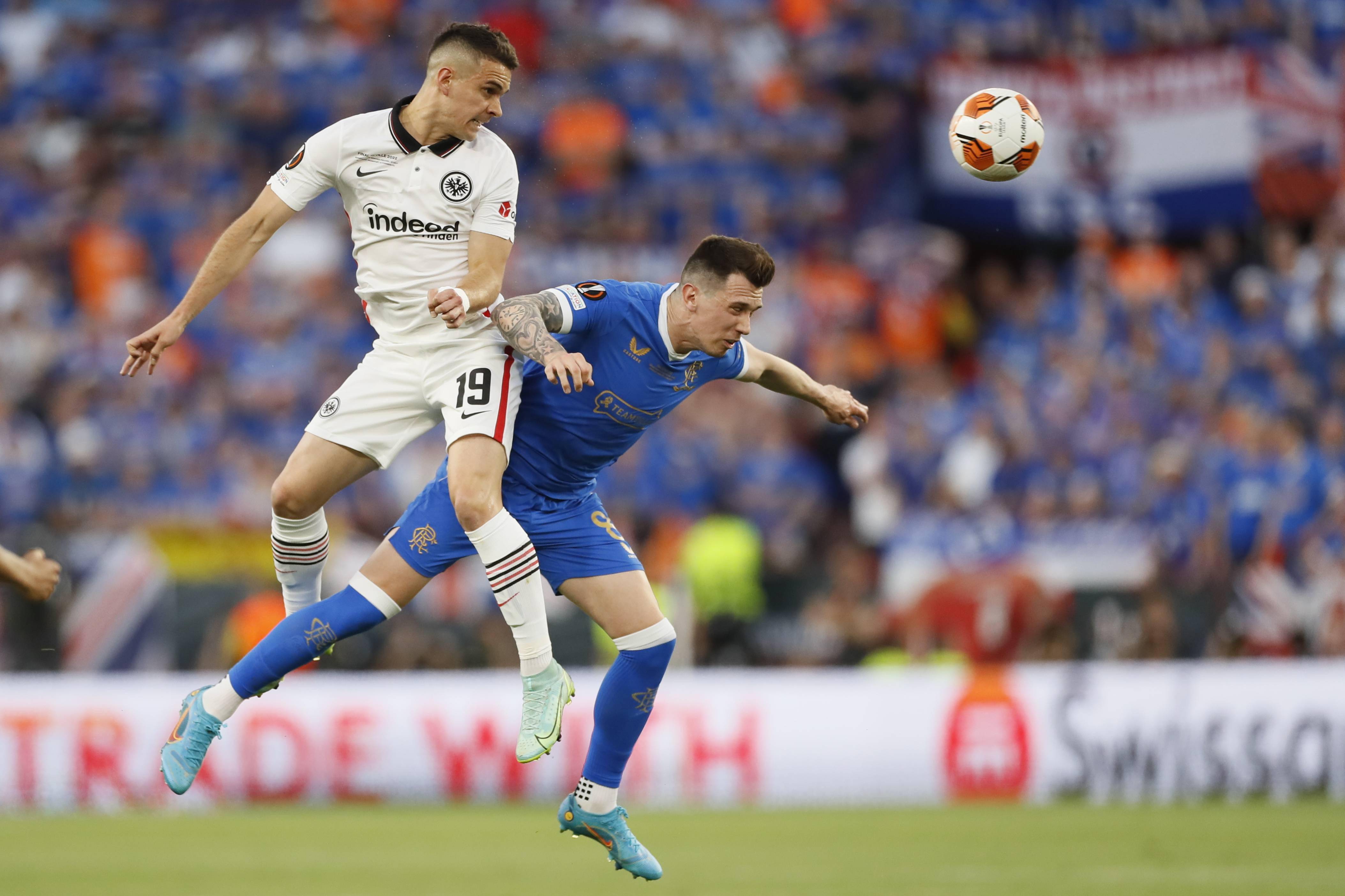 法兰克福球员表现出色,助球队击败对手 法兰克福球员表现出色,助球队击败对手