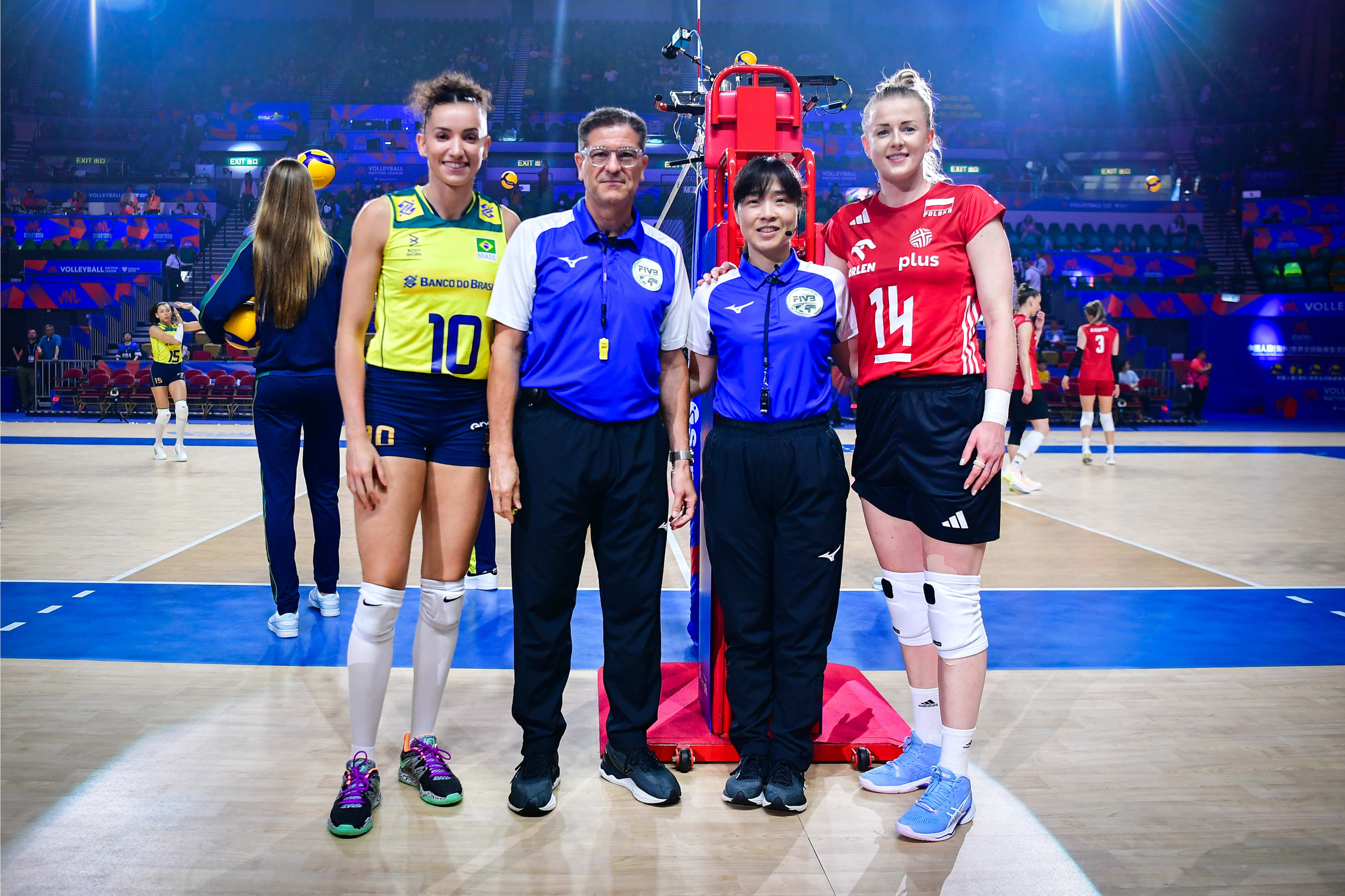 波兰女队在比赛中力克对手，晋级下一轮的简单介绍