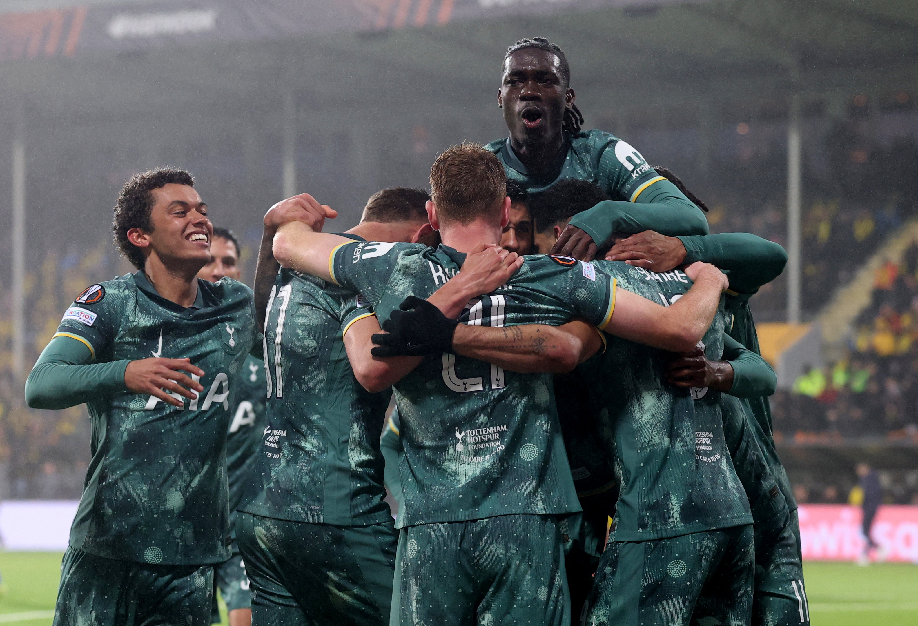 竞争激烈！欧洲球队在场上展开激烈较量