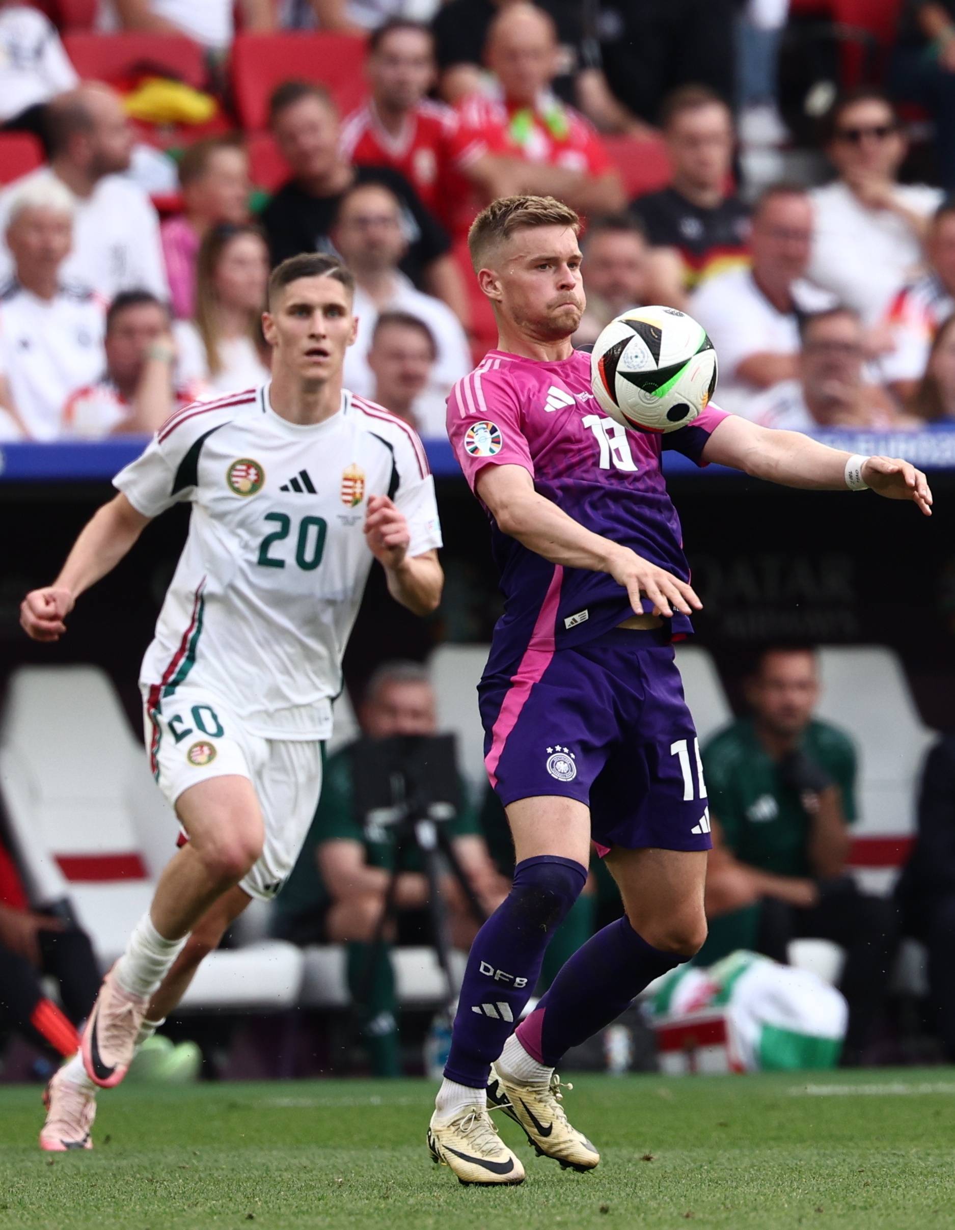 匈牙利队在激烈对决中取得关键胜利，晋级