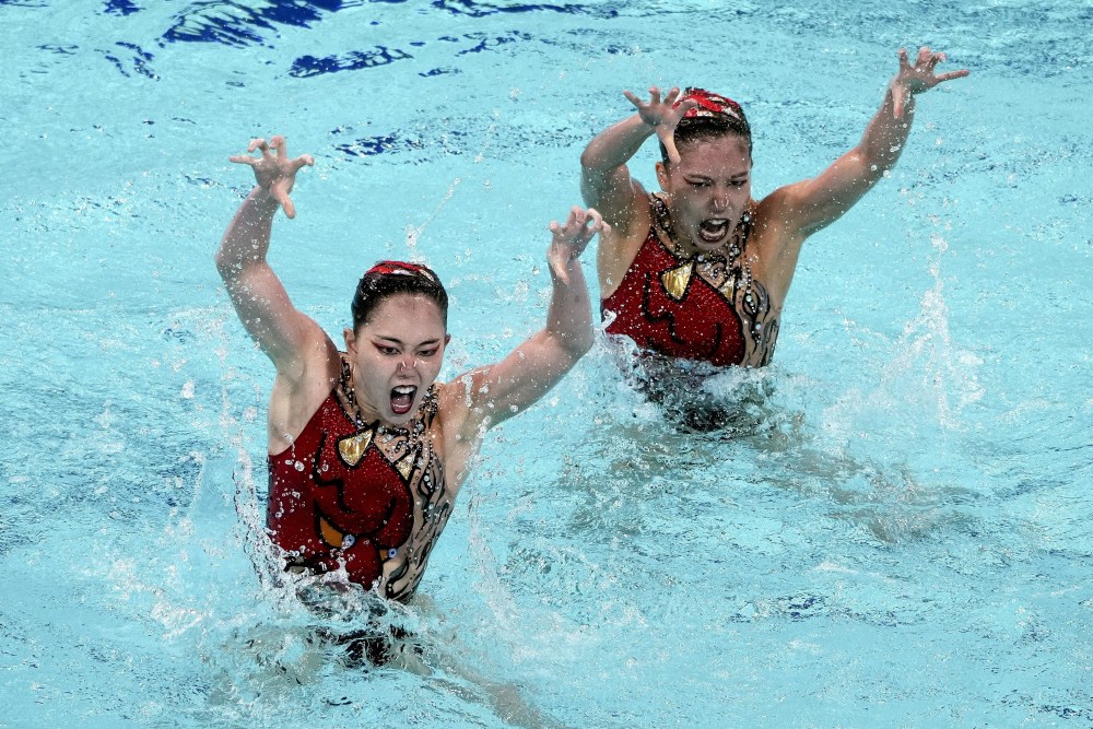 西班牙选手在游泳比赛中夺冠