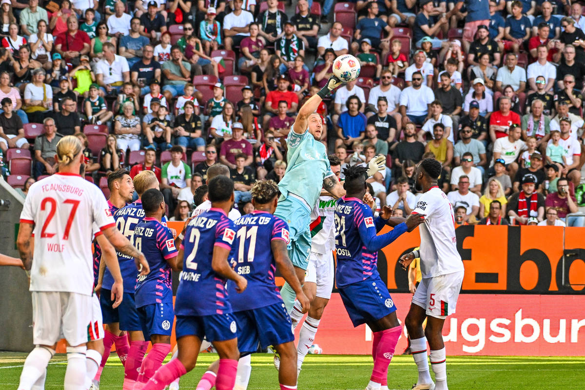 包含沃尔夫斯堡对阵莱比锡红牛，胜者赢得关键胜利的词条