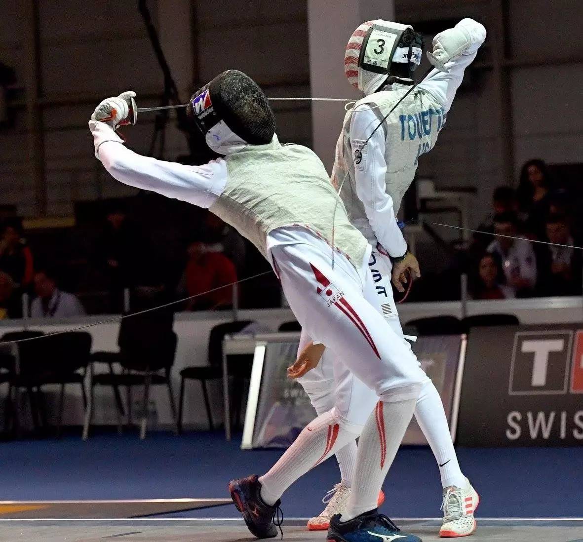 墨西哥击剑运动员勇冠三军夺金