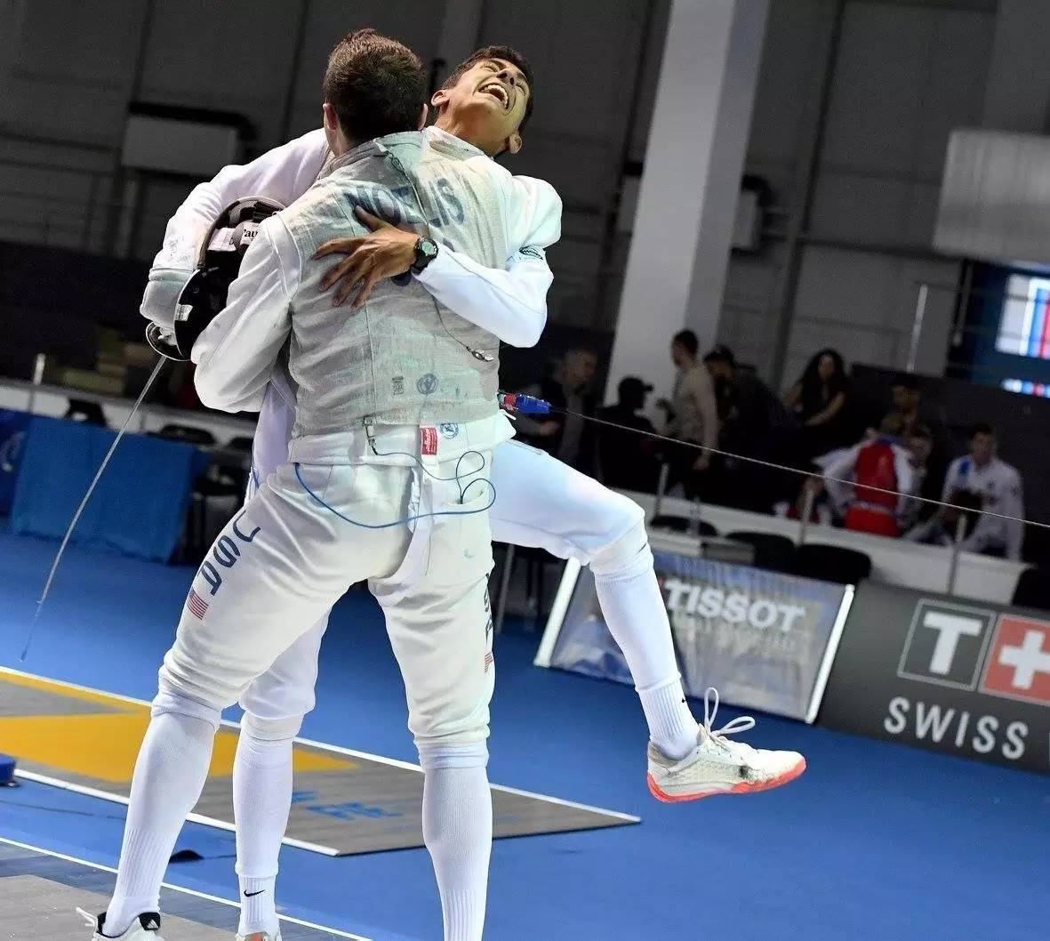 墨西哥击剑运动员勇冠三军夺金