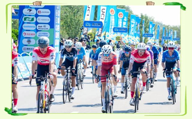 自行车赛事进行激烈角逐，领先者脱颖而出的简单介绍