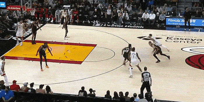 关于猛龙主场力克活塞，范弗利特关键时刻稳定的信息