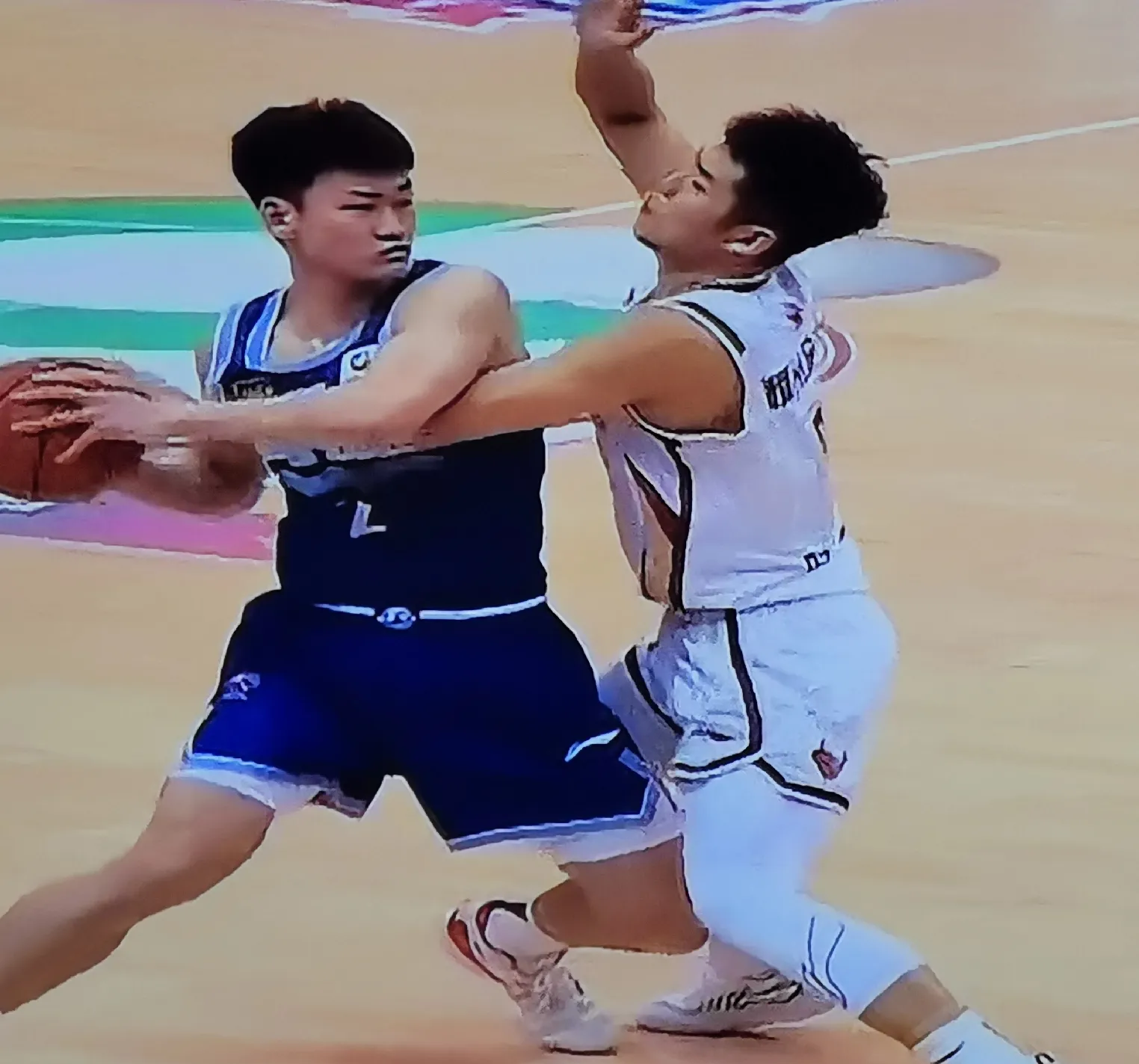 浙江队在场上表现出色，轻松击败对手的简单介绍