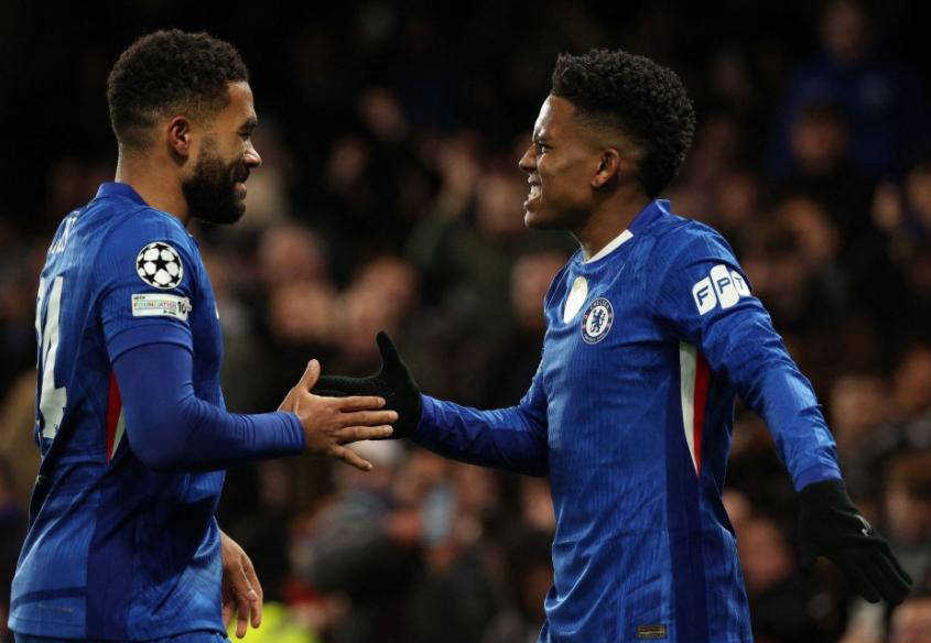 伦敦切尔西队击败劲旅，积分暂居首位