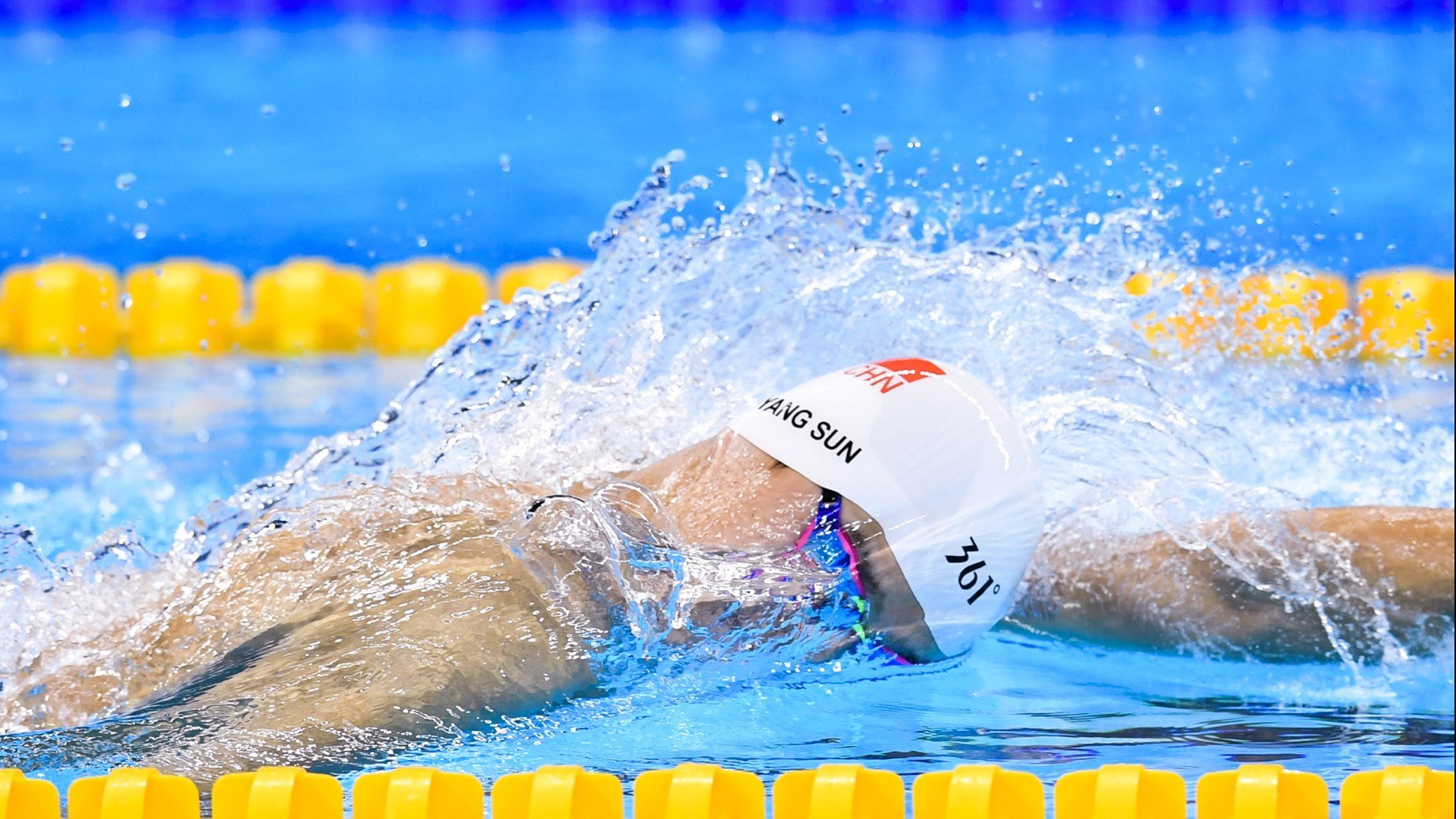 福克斯独舞珠江畔，深圳队轻取广东队锁定年度焦点之战