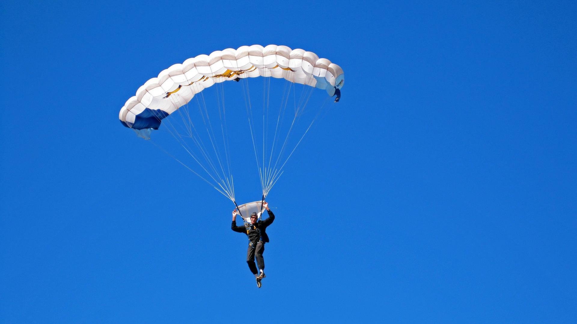 羽坛鏖战,丹麦队与泰国队的激战,陈雨菲关键制胜的智慧与勇气