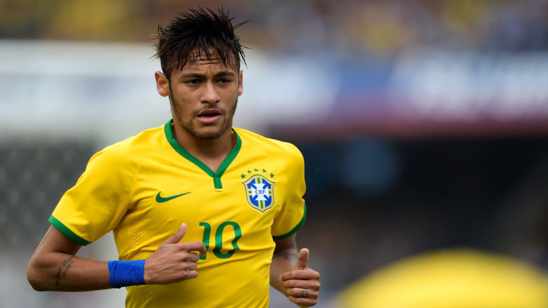 赛道上的双重震撼，索伯绝杀哈斯，维斯塔潘刷新不朽纪录